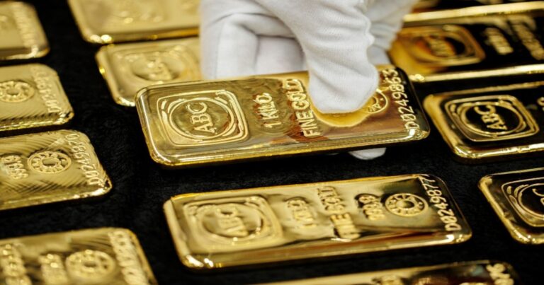 Big surprise in gold metal what is the gold rate in today's market(সোনার ধাতুতে বড় চমক আজকের বাজারে সোনার রেট কত)
